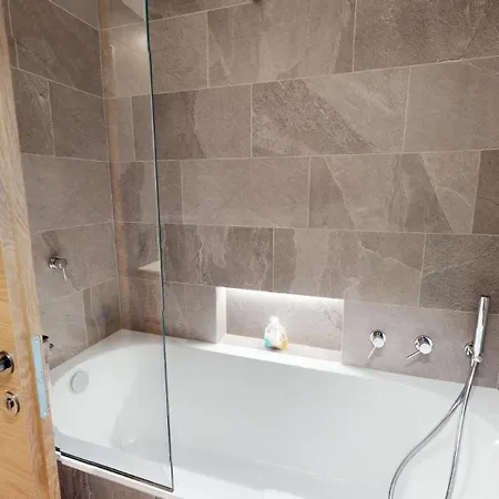 Cresta Ellie 아파트 *